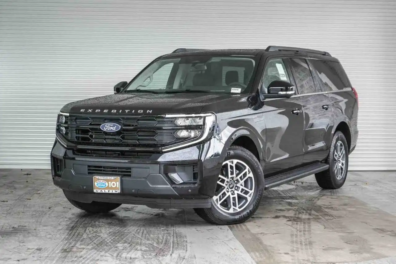 2026 Ford Expedition Active MAX's photo
