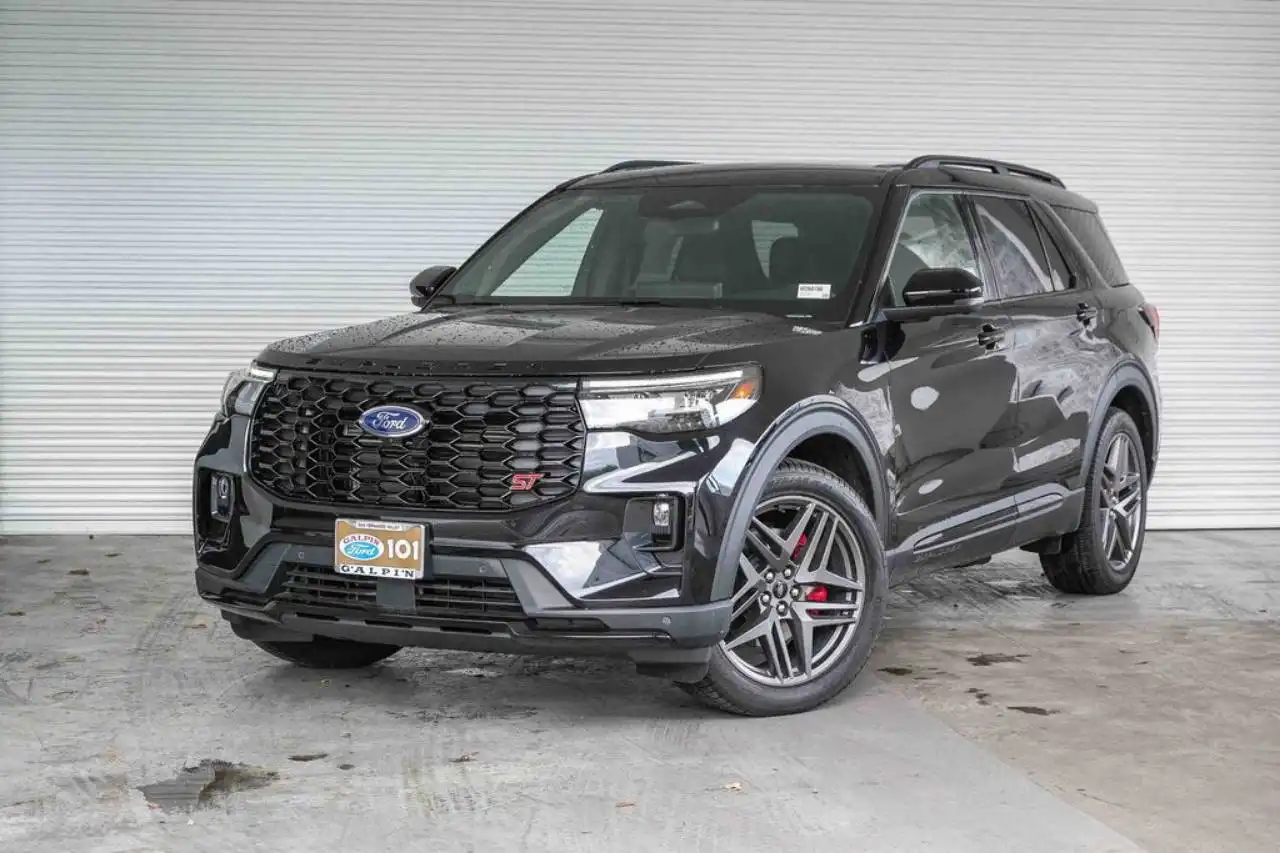 2026 Ford Explorer ST 4WD's photo