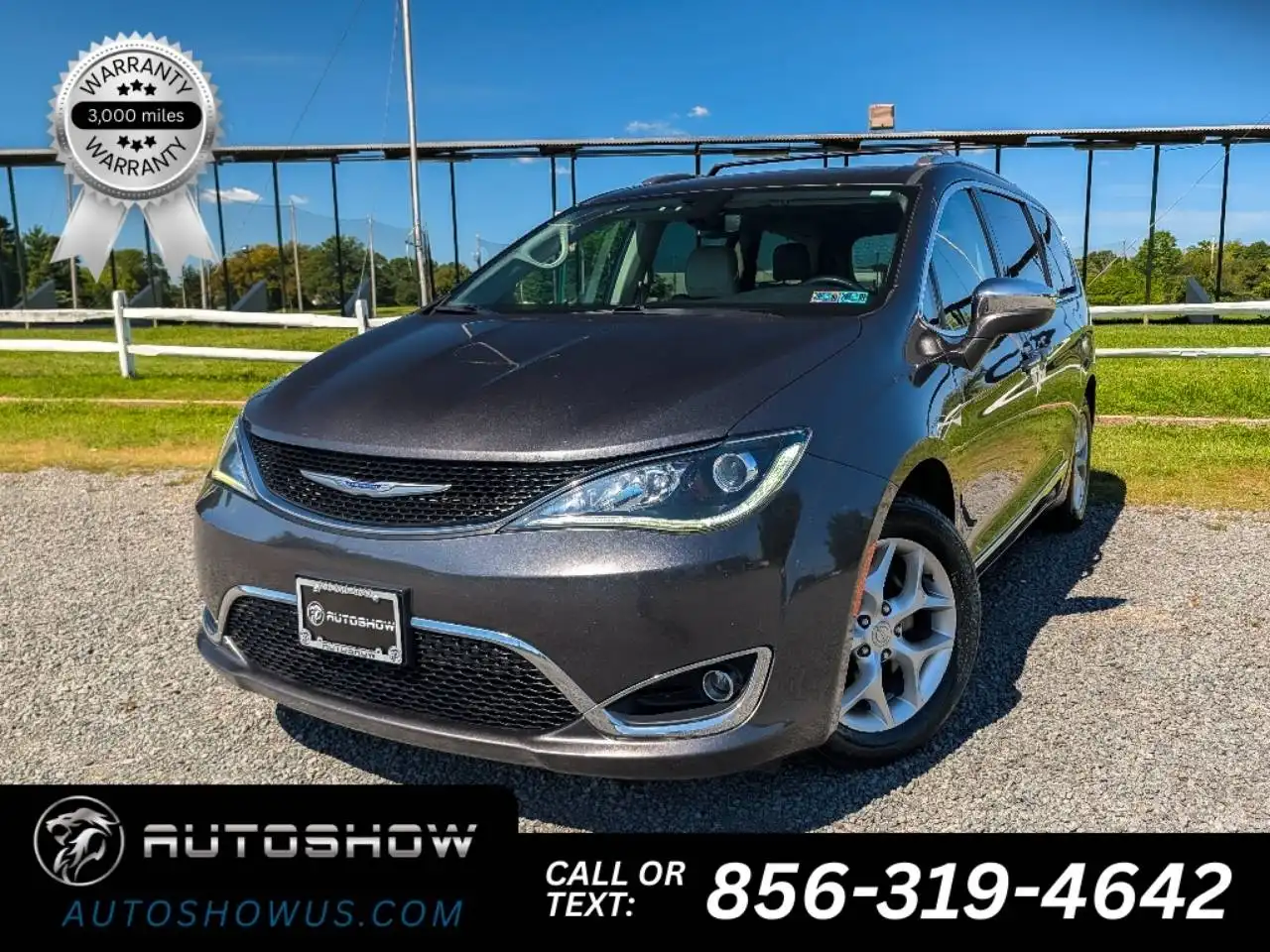 2020 Chrysler Pacifica Limited's photo