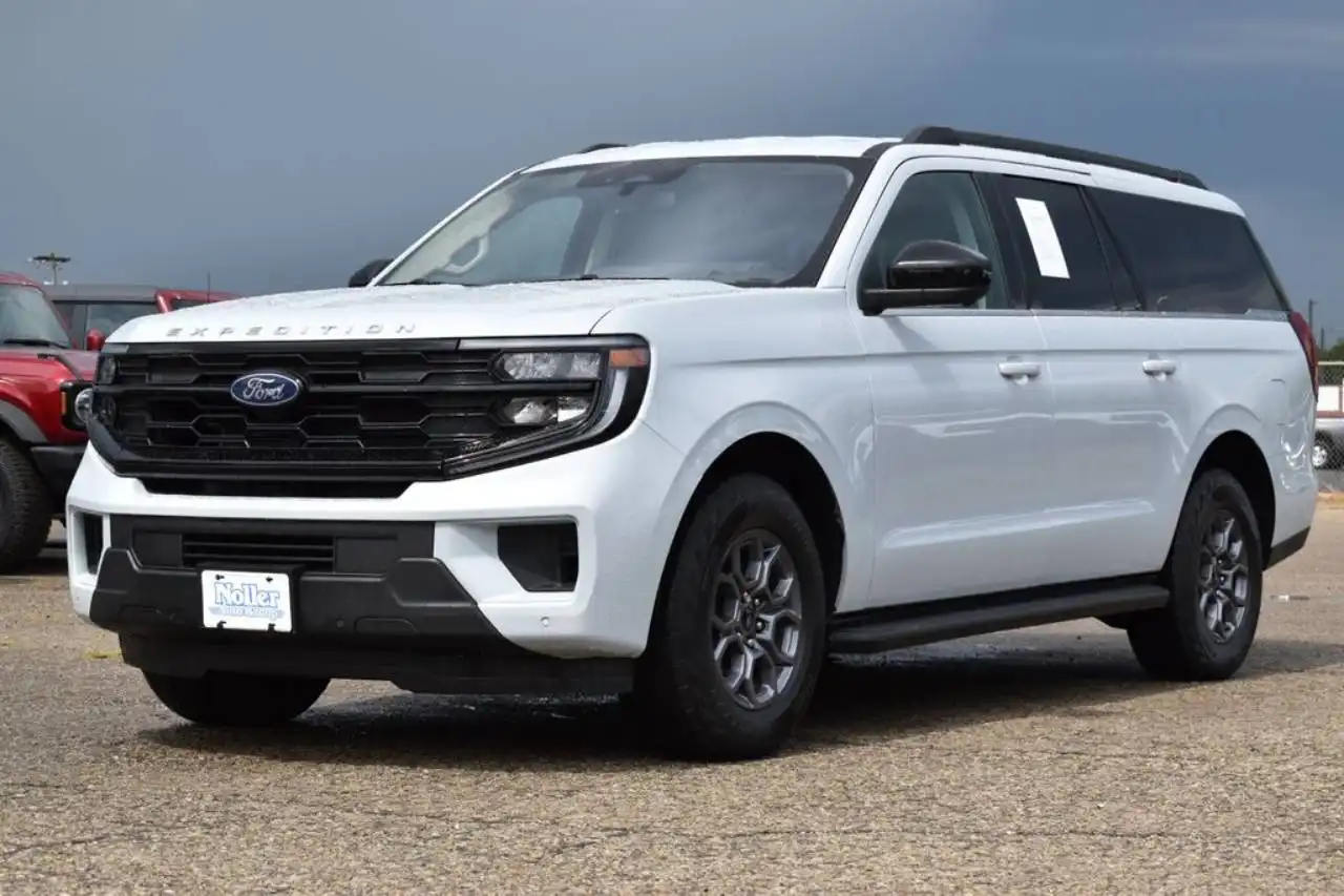 2025 Ford Expedition Active 4WD MAX's photo