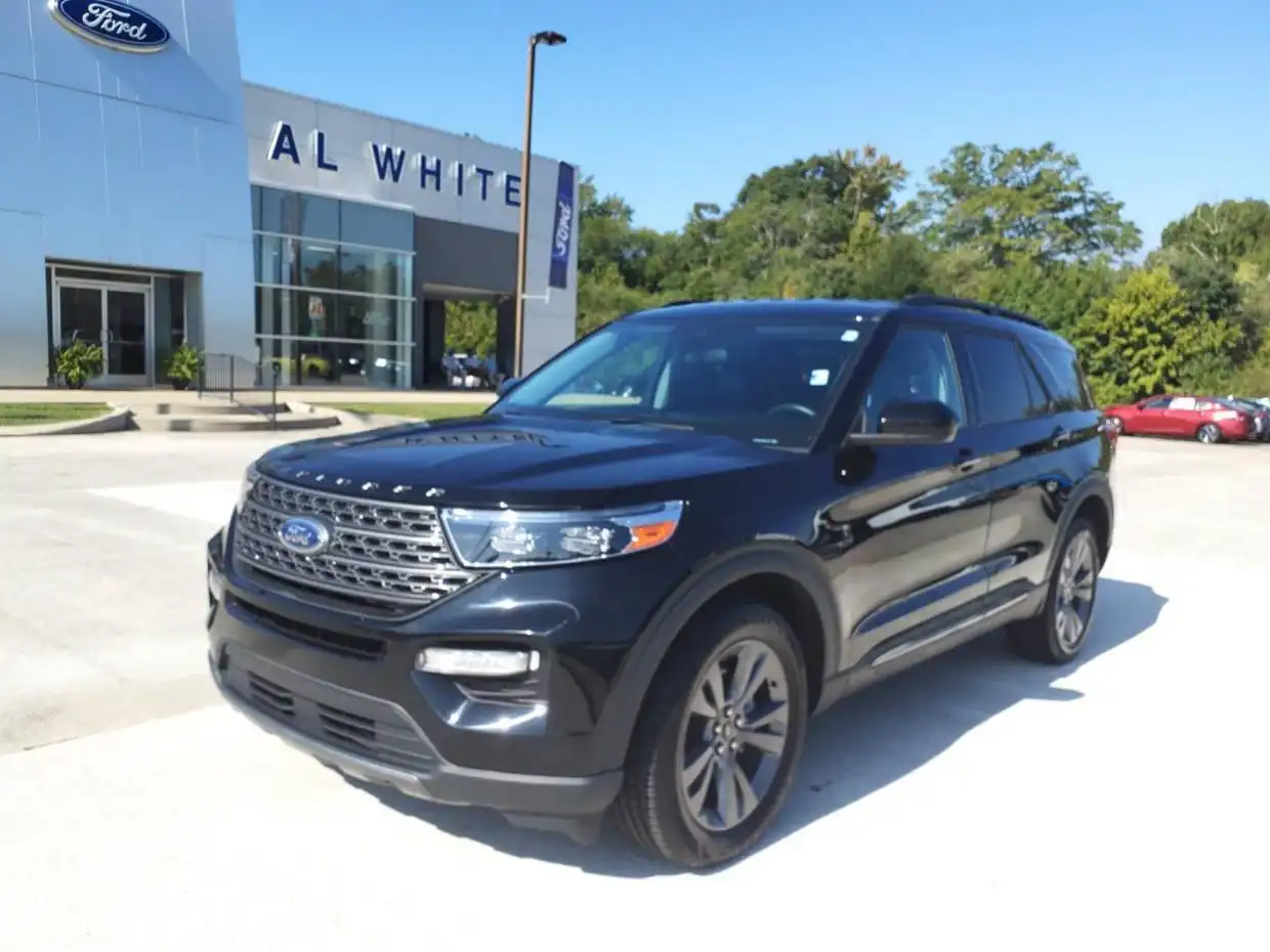2024 Ford Explorer XLT 4WD's photo