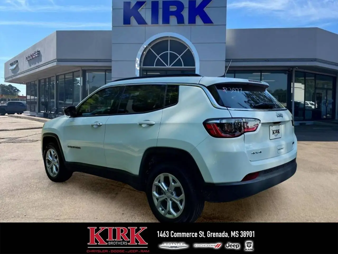 2024 Jeep Compass Latitude 4WD photo 3