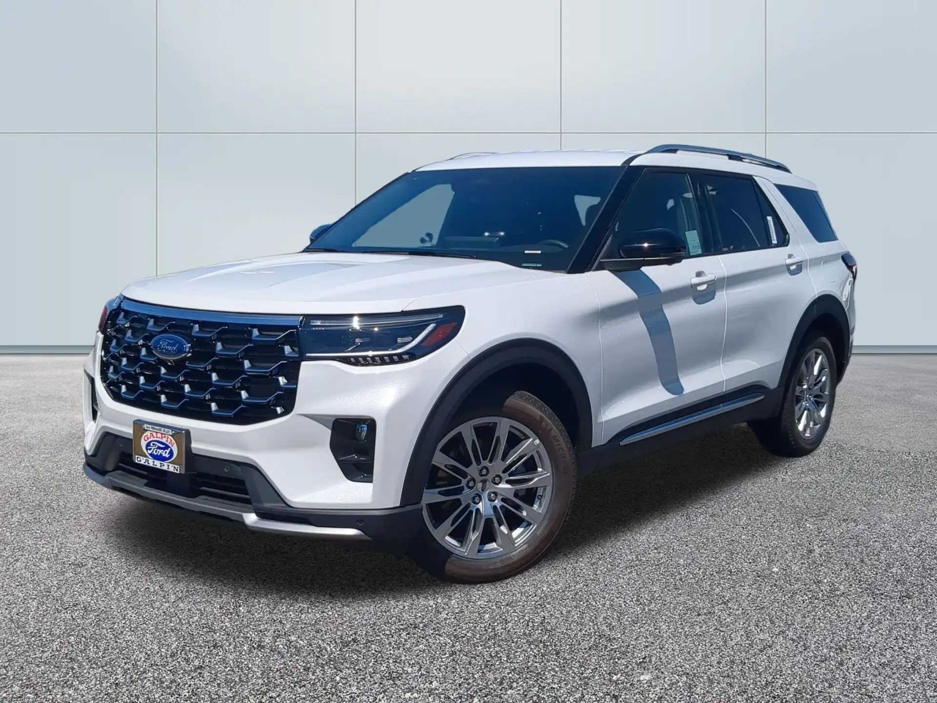2026 Ford Explorer Platinum's photo