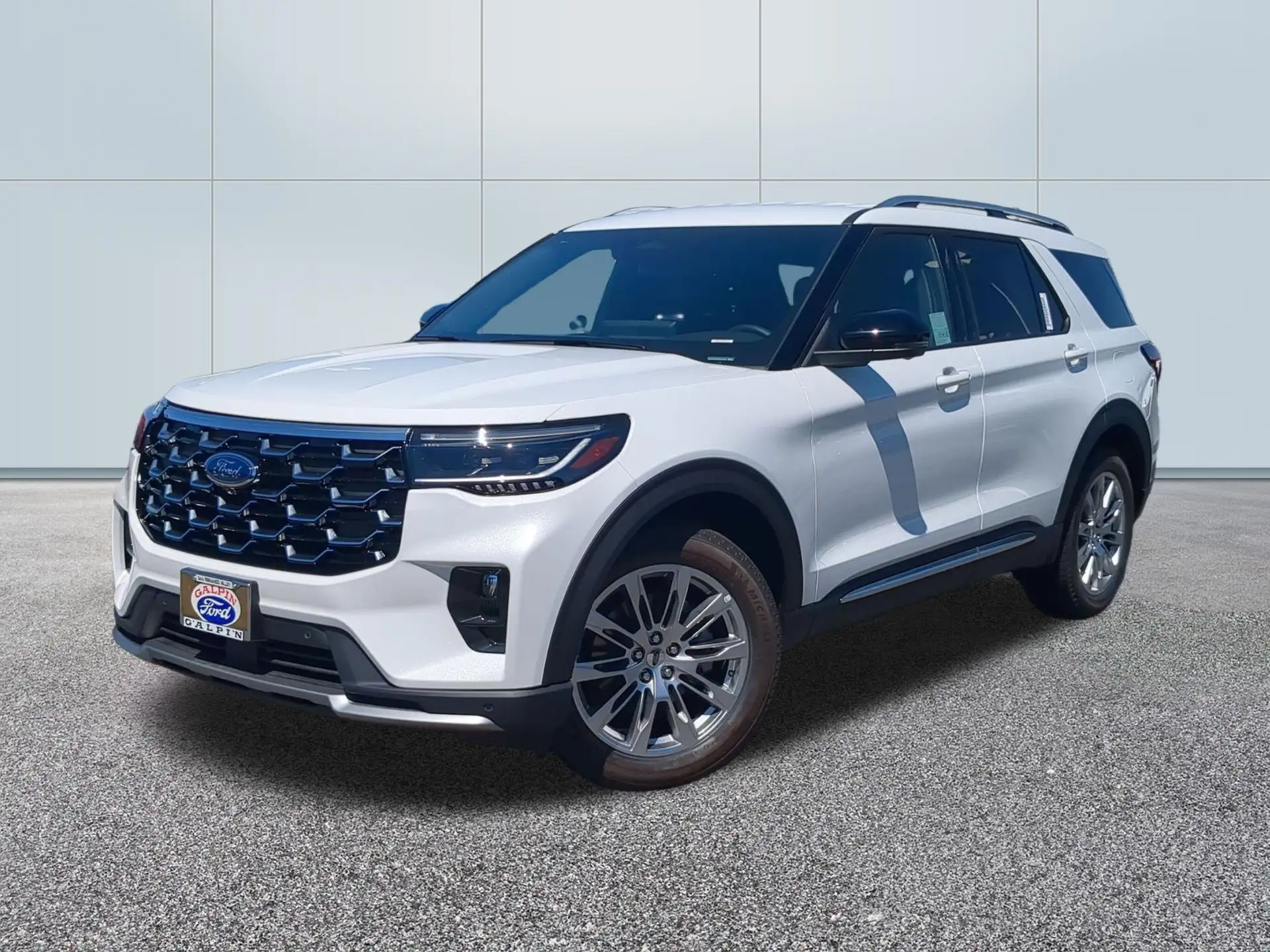 2026 Ford Explorer Platinum's photo