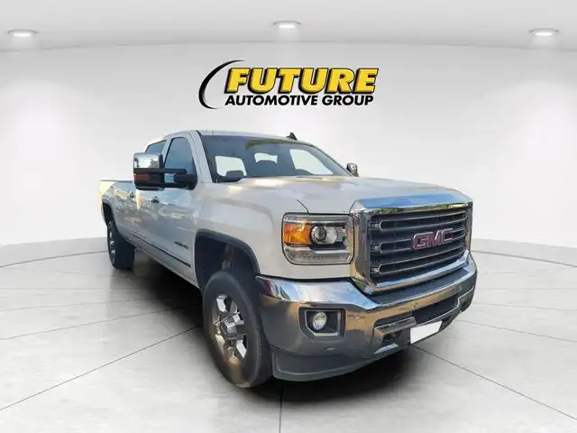 2015 GMC Sierra SLT 4WD Crew Cab Short Box's photo