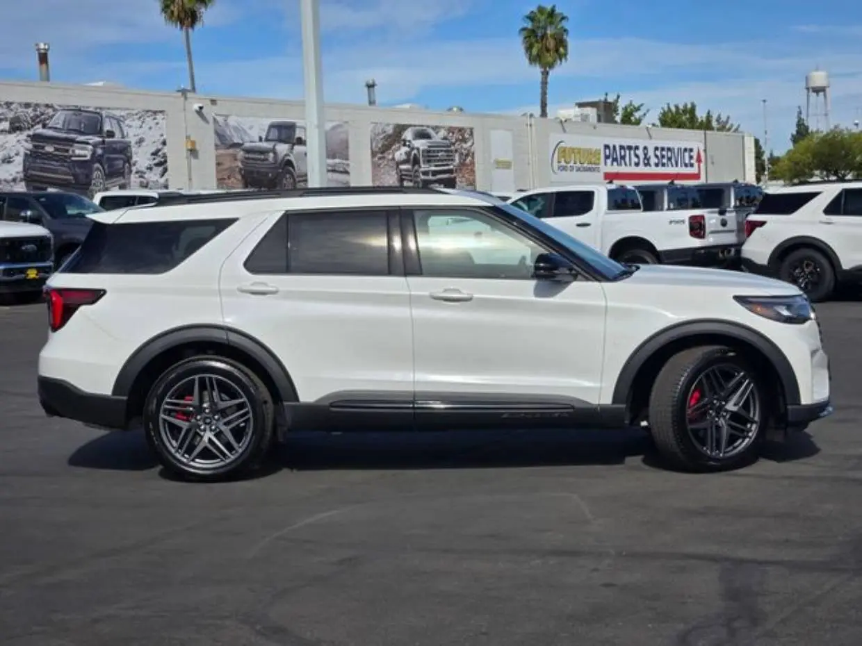 2026 Ford Explorer ST 4WD photo 3