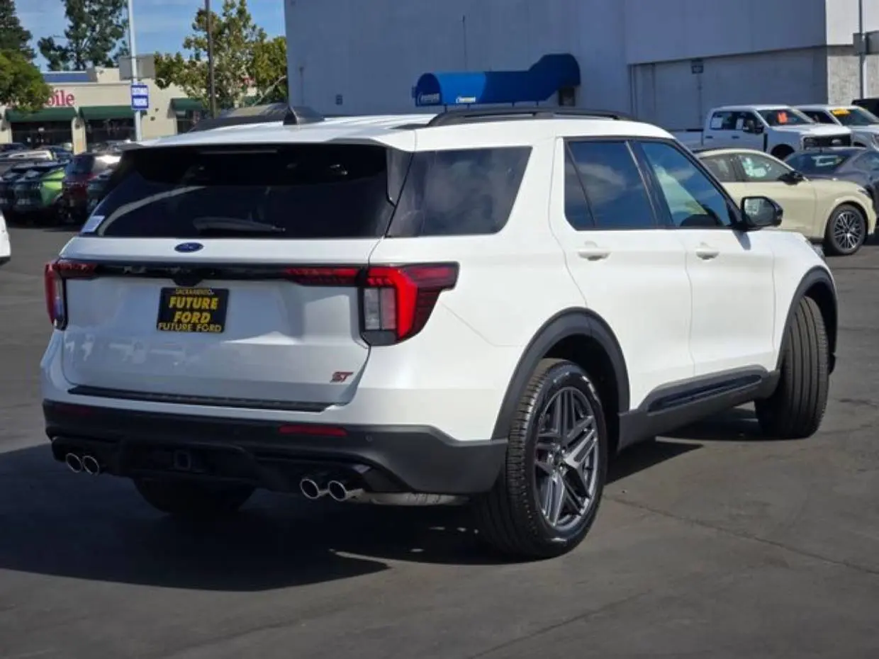 2026 Ford Explorer ST 4WD photo 4