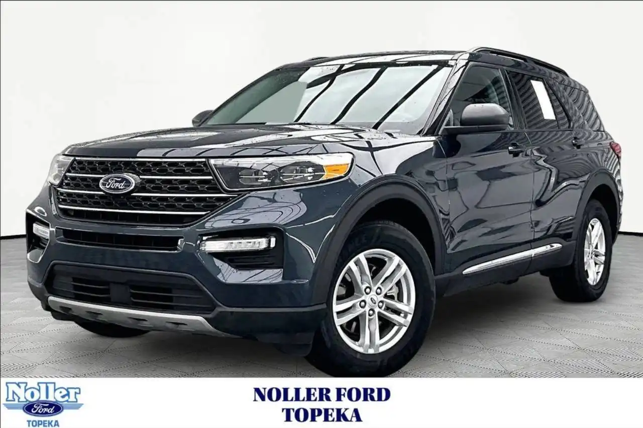 2023 Ford Explorer XLT 4WD's photo