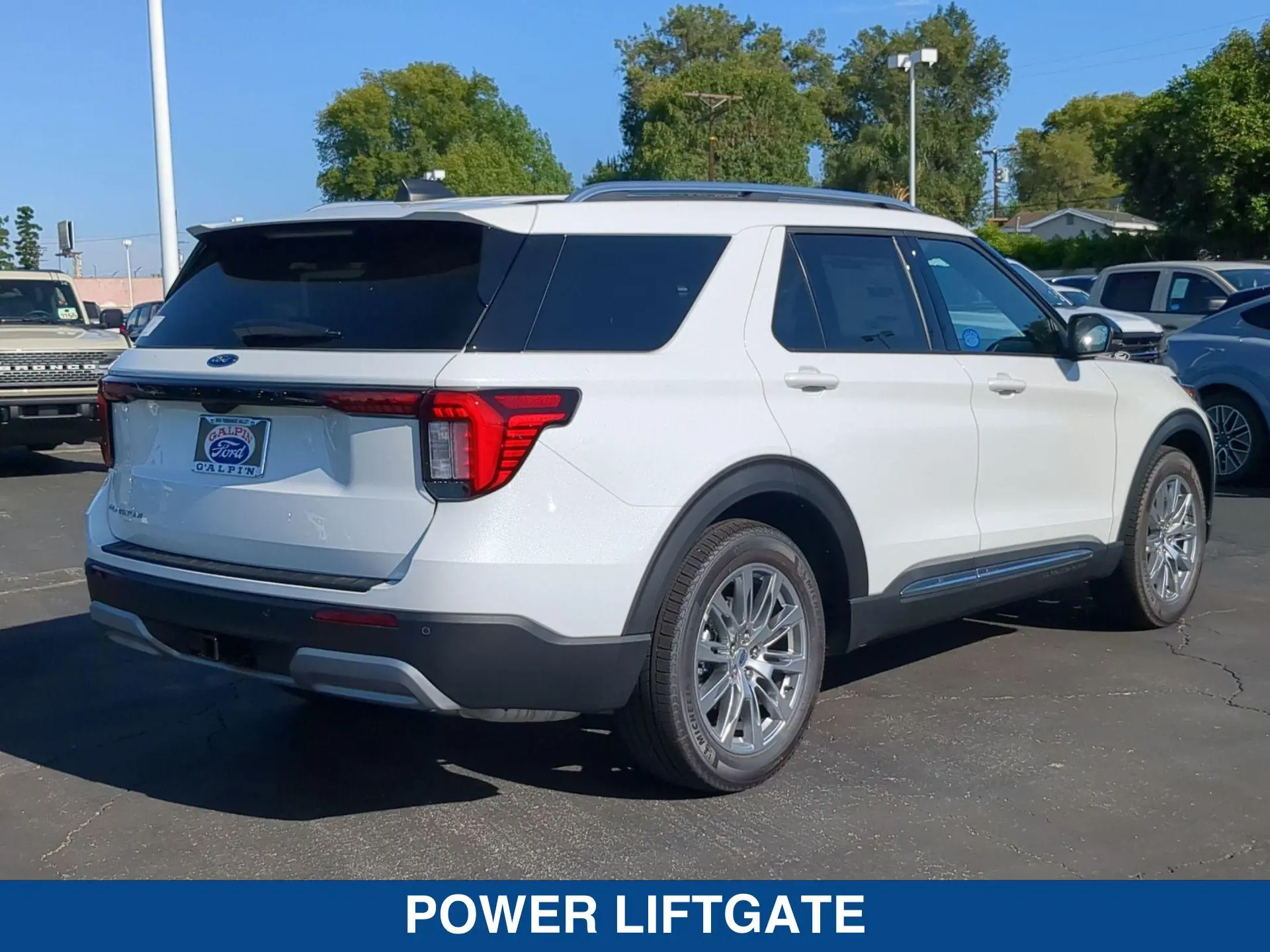 2026 Ford Explorer Platinum photo 5