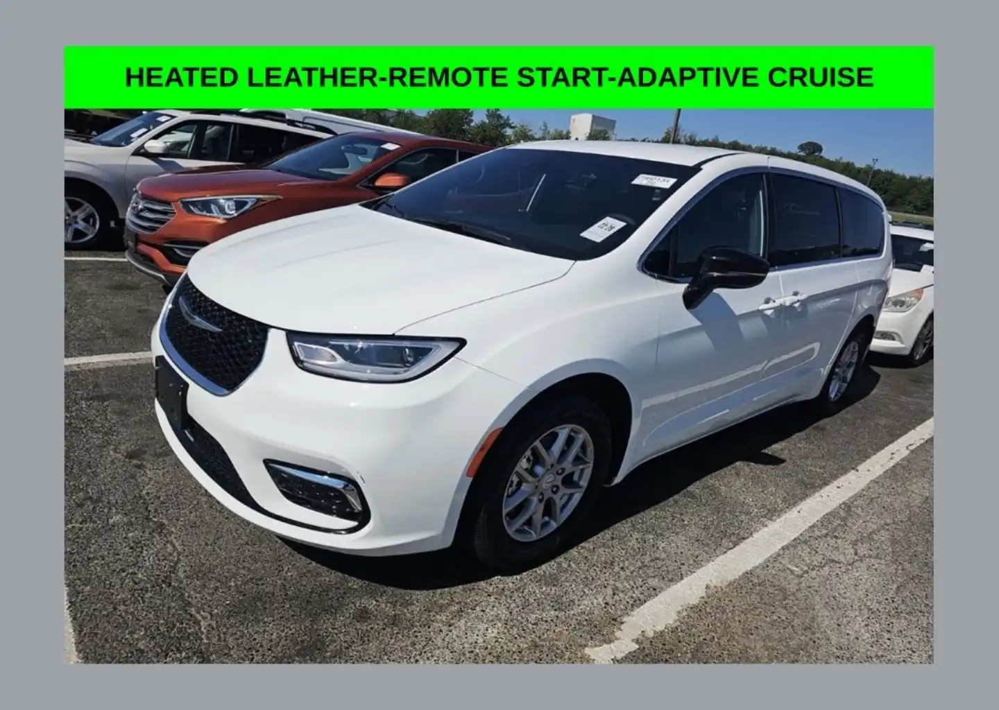 2026 Chrysler Pacifica Select's photo