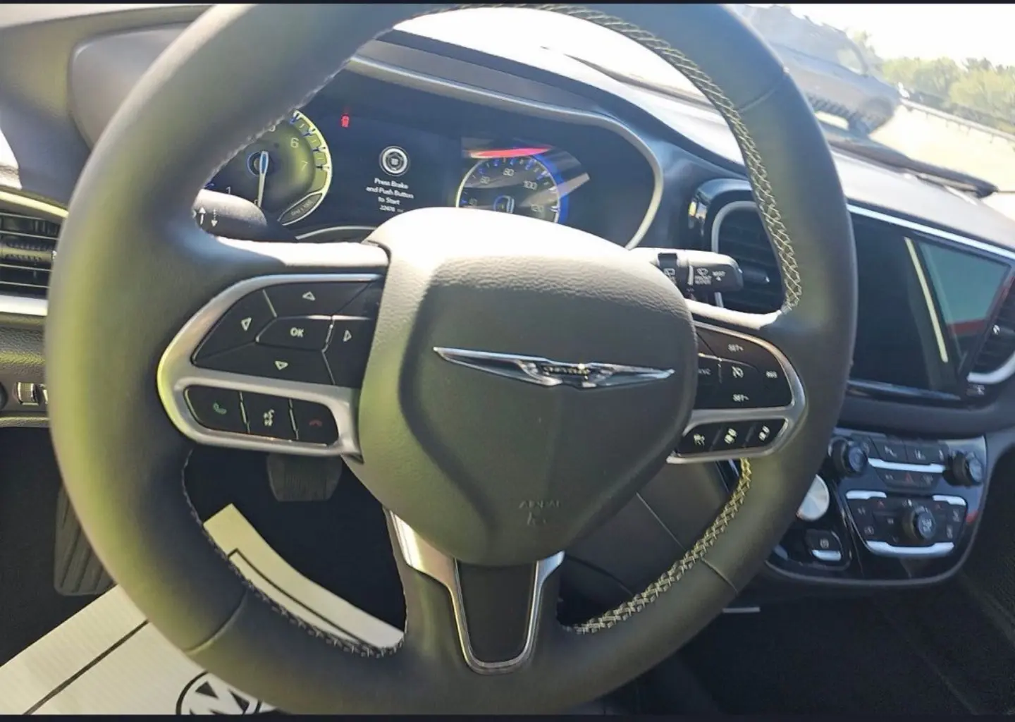 2026 Chrysler Pacifica Select photo 3
