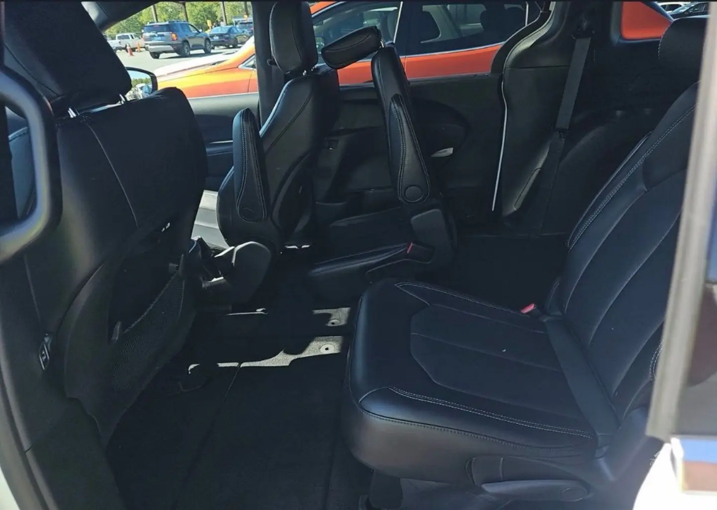 2026 Chrysler Pacifica Select photo 5