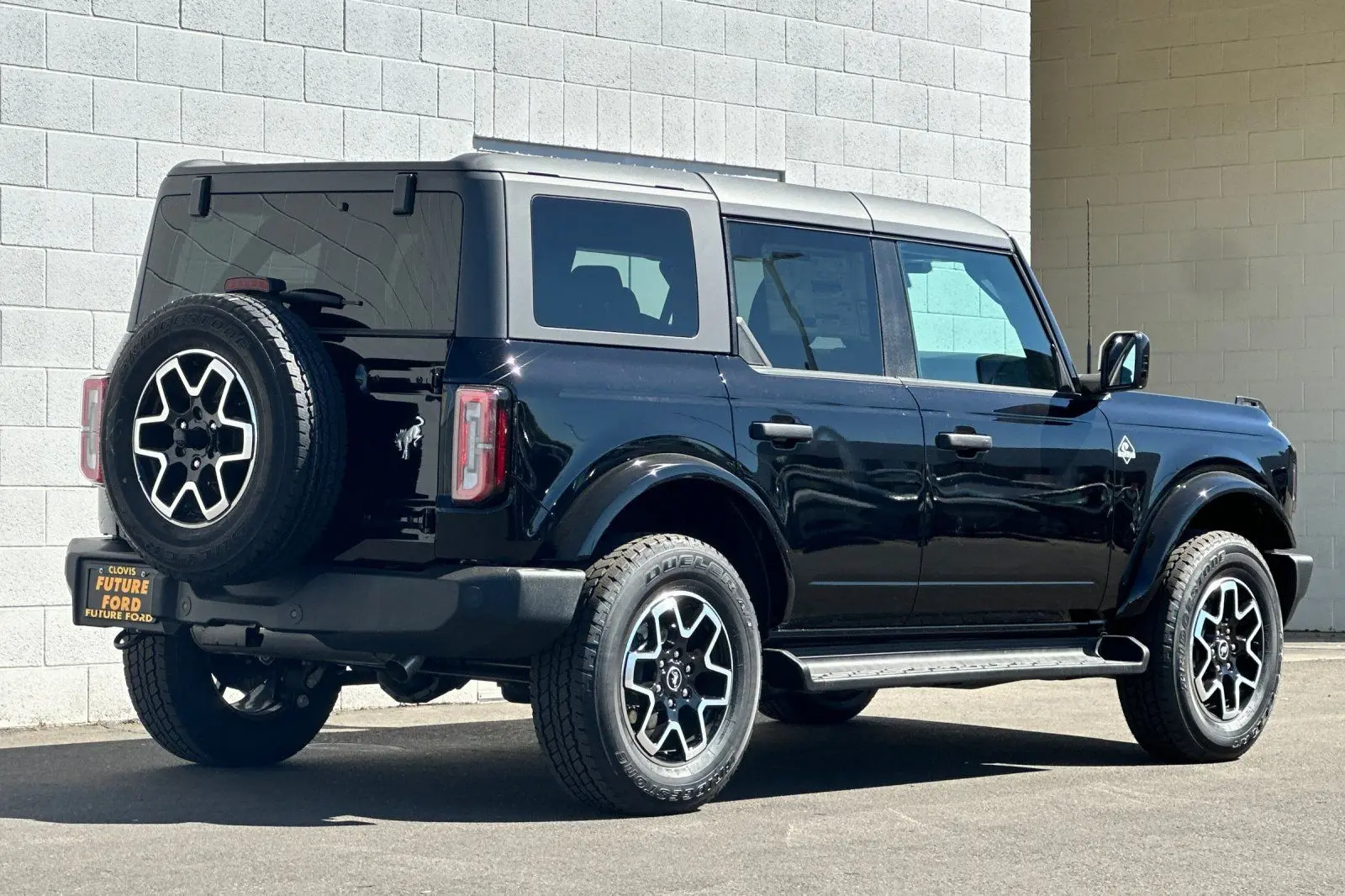 2026 Ford Bronco Outer Banks 4WD photo 3