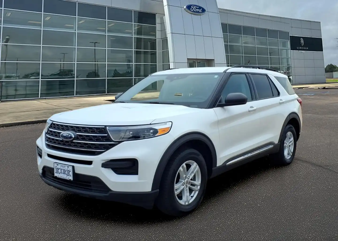 2023 Ford Explorer XLT 4WD's photo