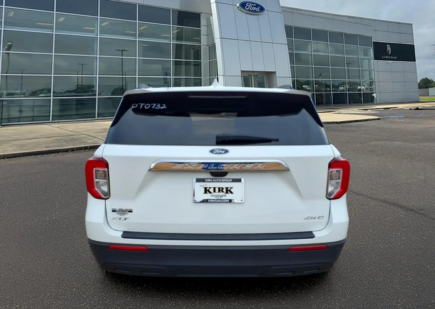 2023 Ford Explorer XLT 4WD photo 3