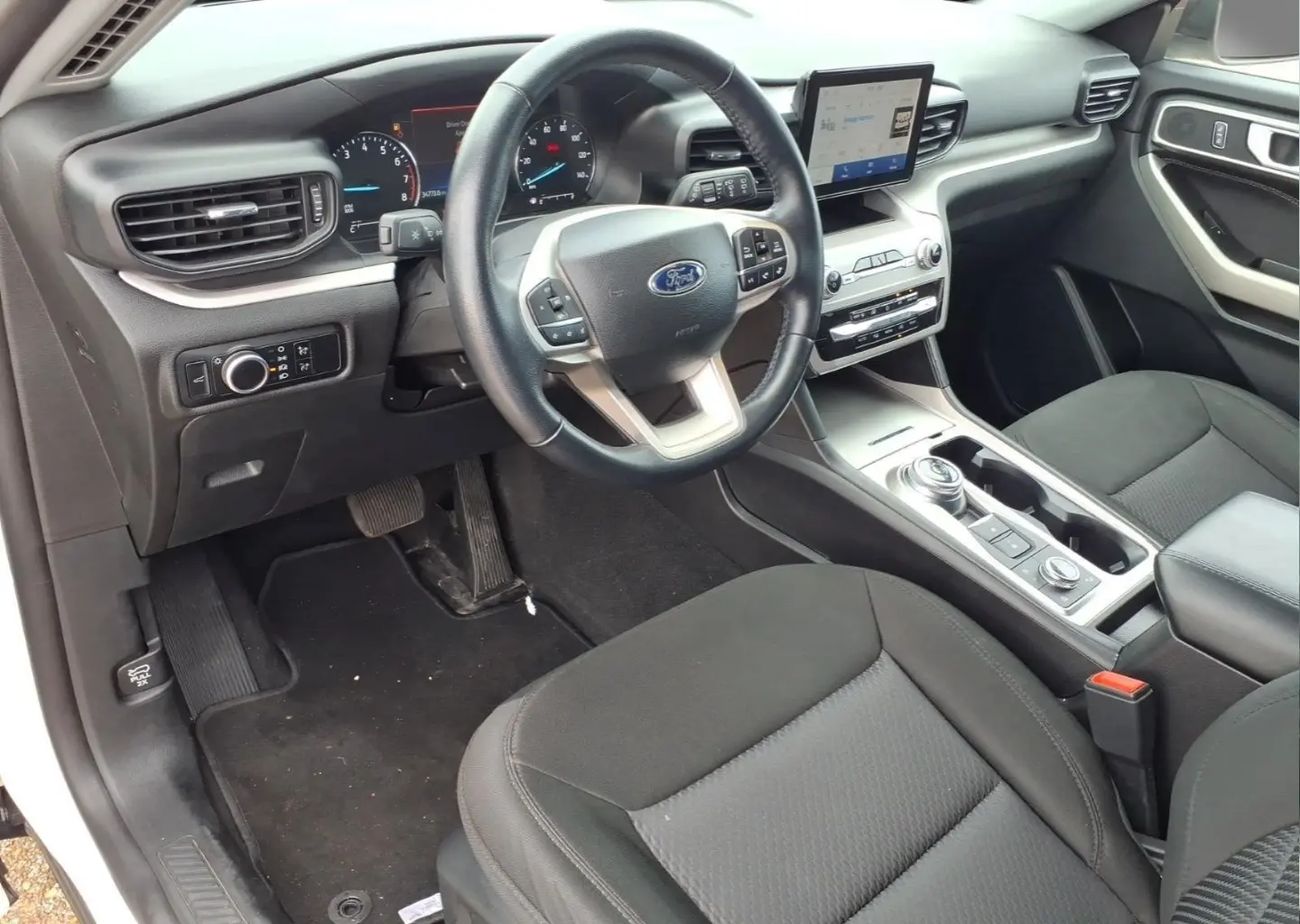 2023 Ford Explorer XLT 4WD photo 5
