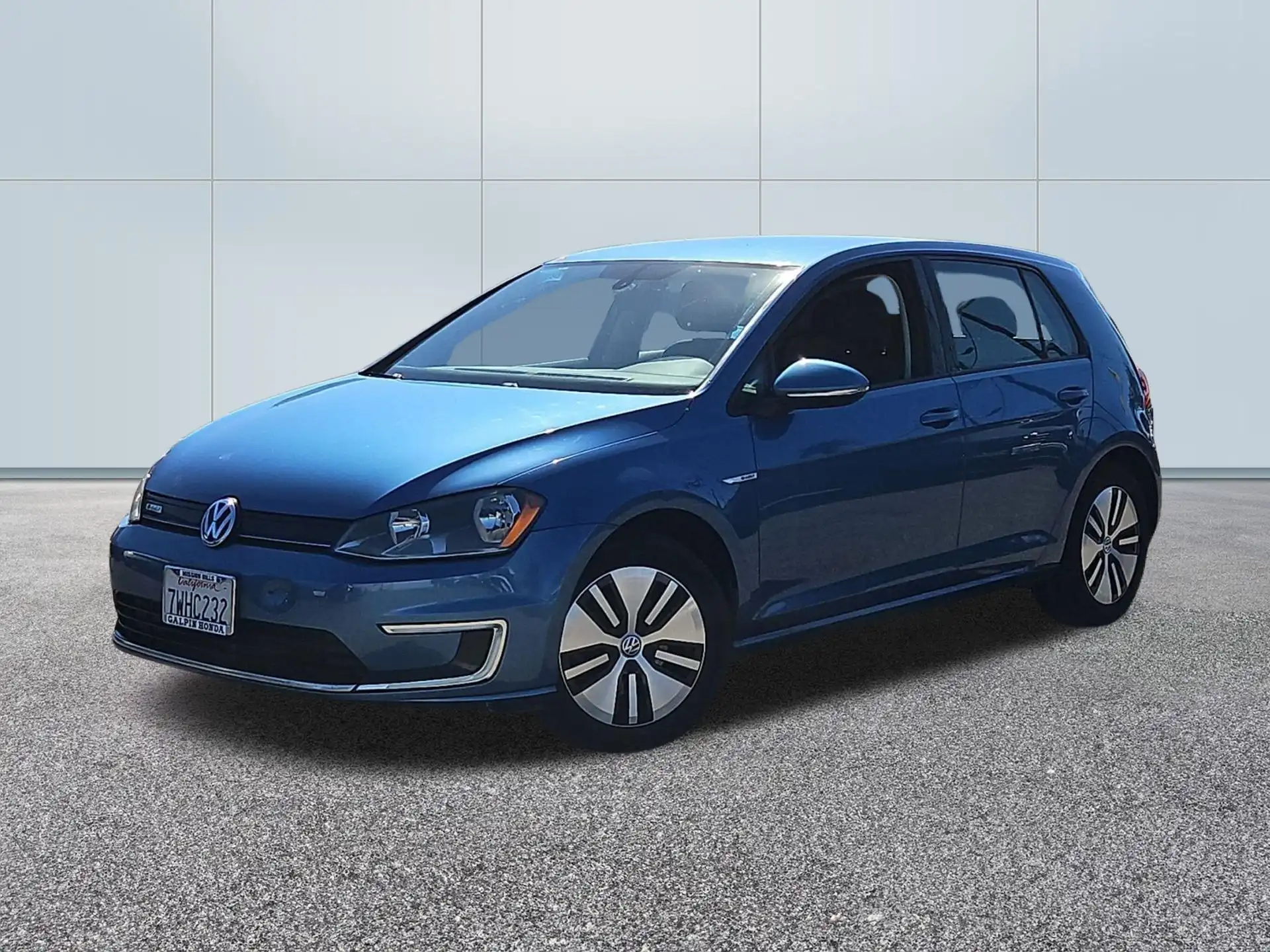 2016 Volkswagen e-Golf SE's photo