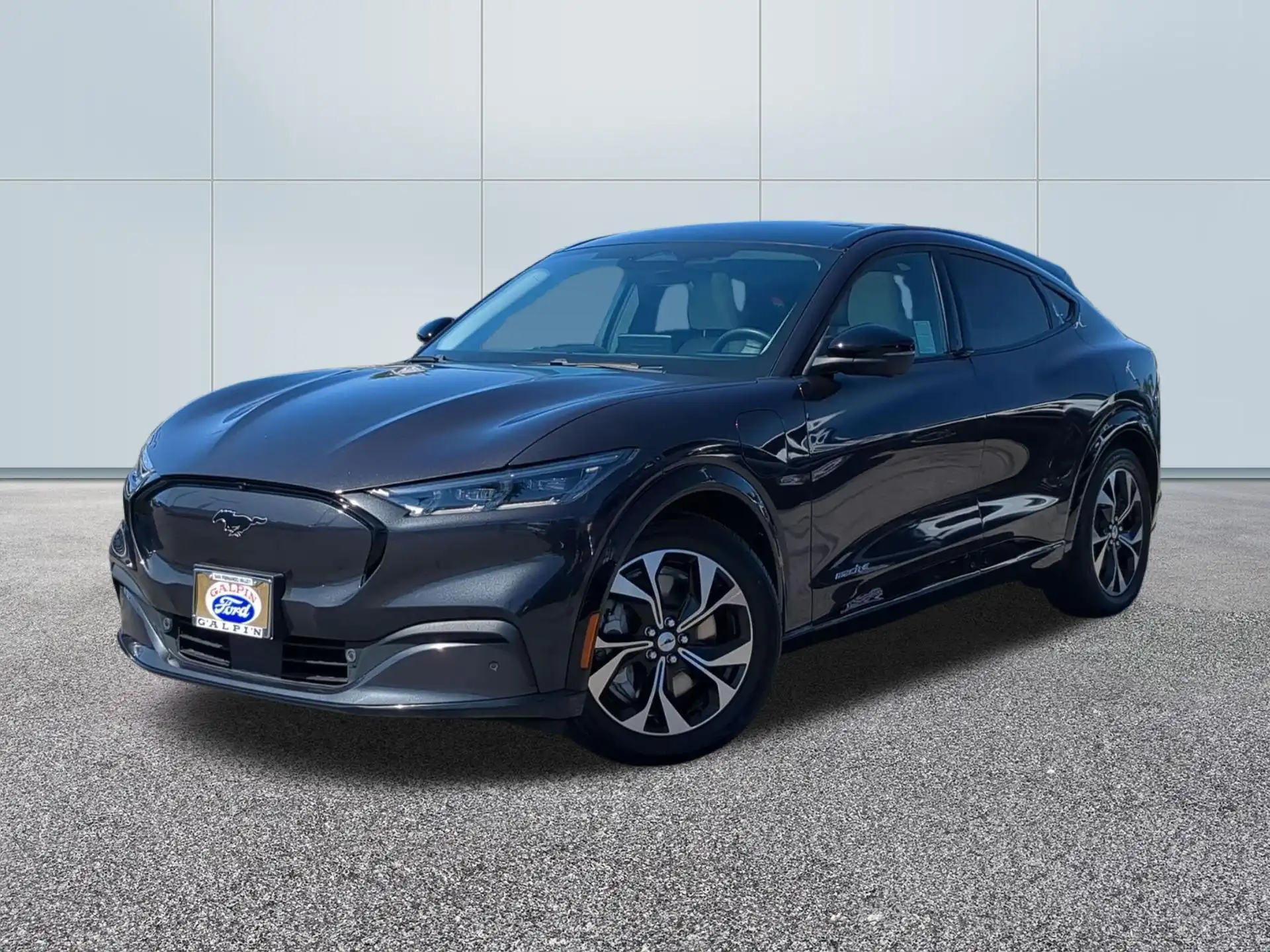 2022 Ford Mustang-Mach-e Premium's photo