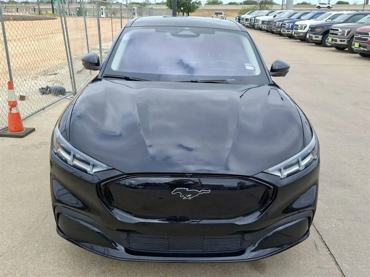 2023 Ford Mustang-Mach-e Premium photo 4