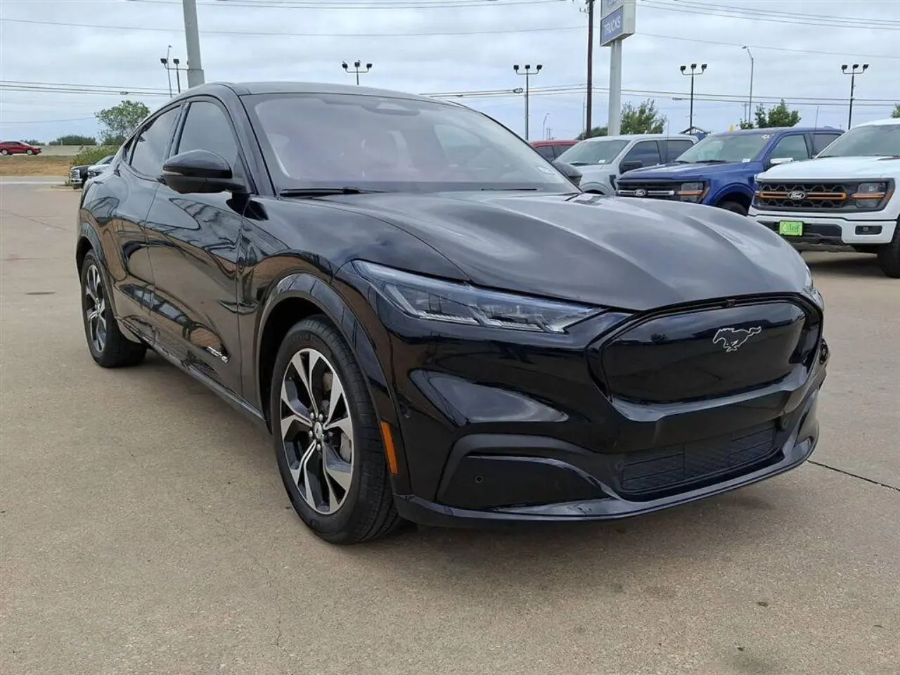 2023 Ford Mustang-Mach-e Premium photo 5