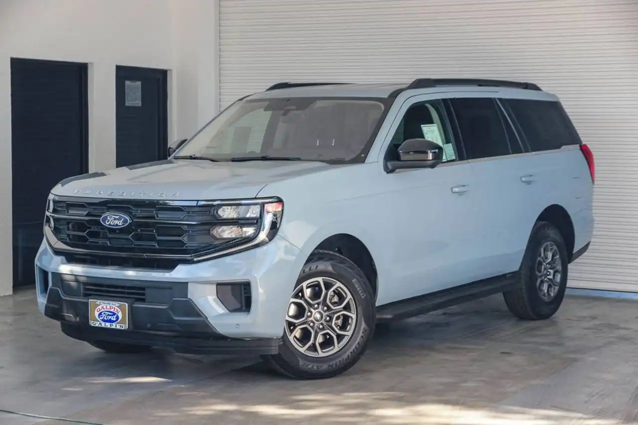 2025 Ford Expedition Active's photo