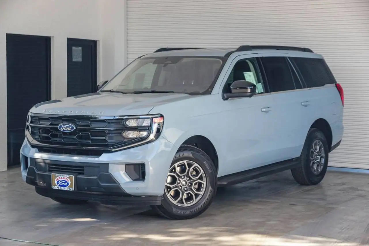 2025 Ford Expedition Active photo 1