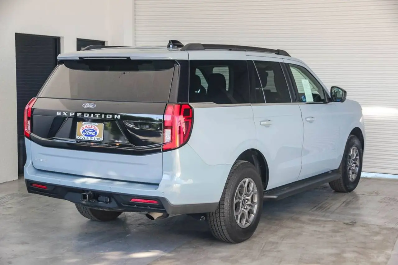 2025 Ford Expedition Active photo 4