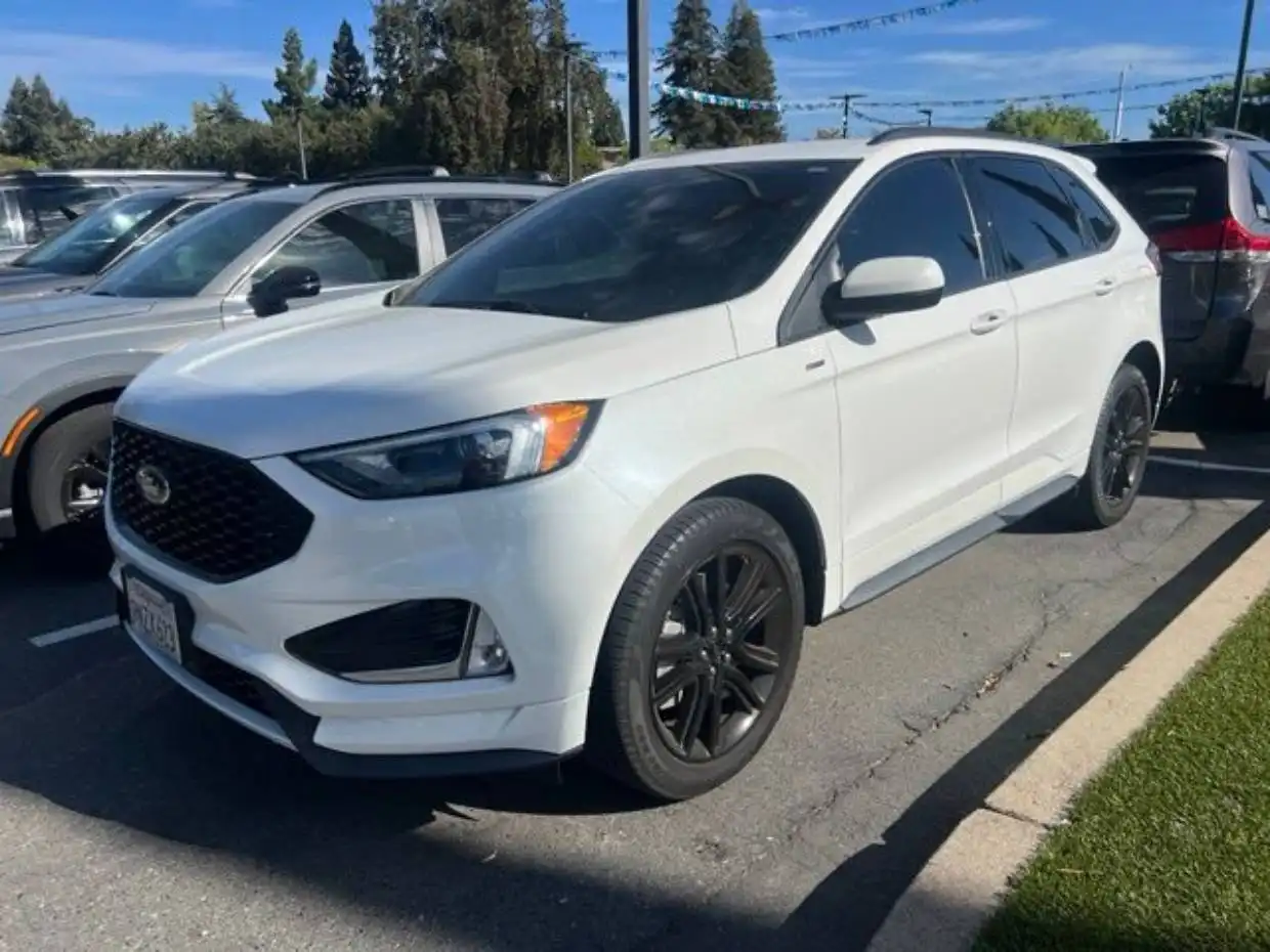 2024 Ford Edge ST-Line AWD's photo