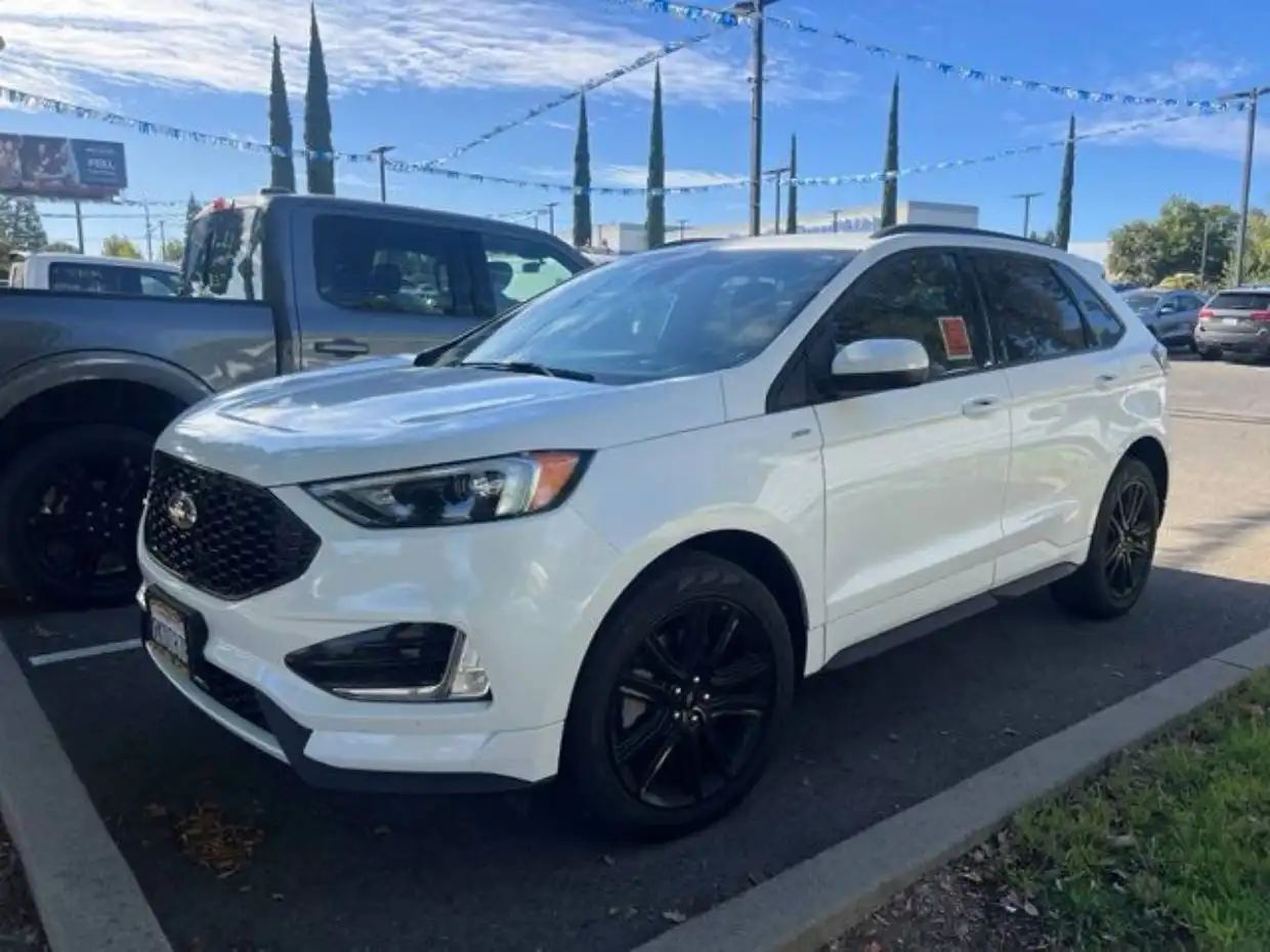 2024 Ford Edge ST-Line AWD's photo