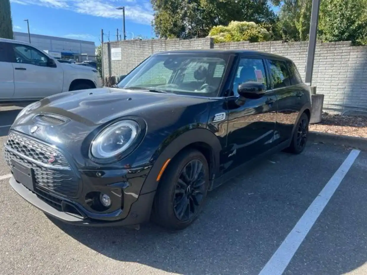 2022 MINI Clubman Cooper S ALL4's photo