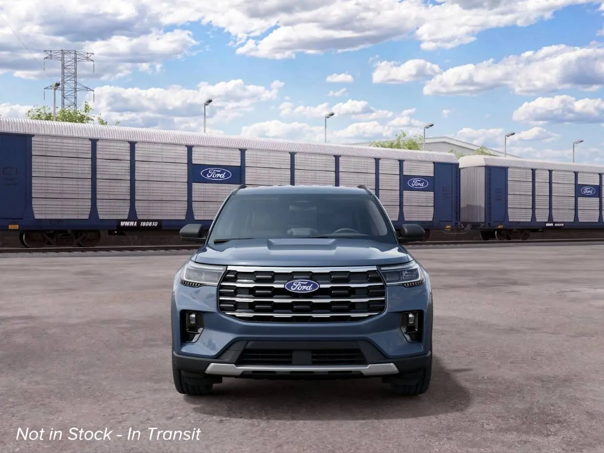 2027 Ford Explorer Active 4WD 200A photo 3