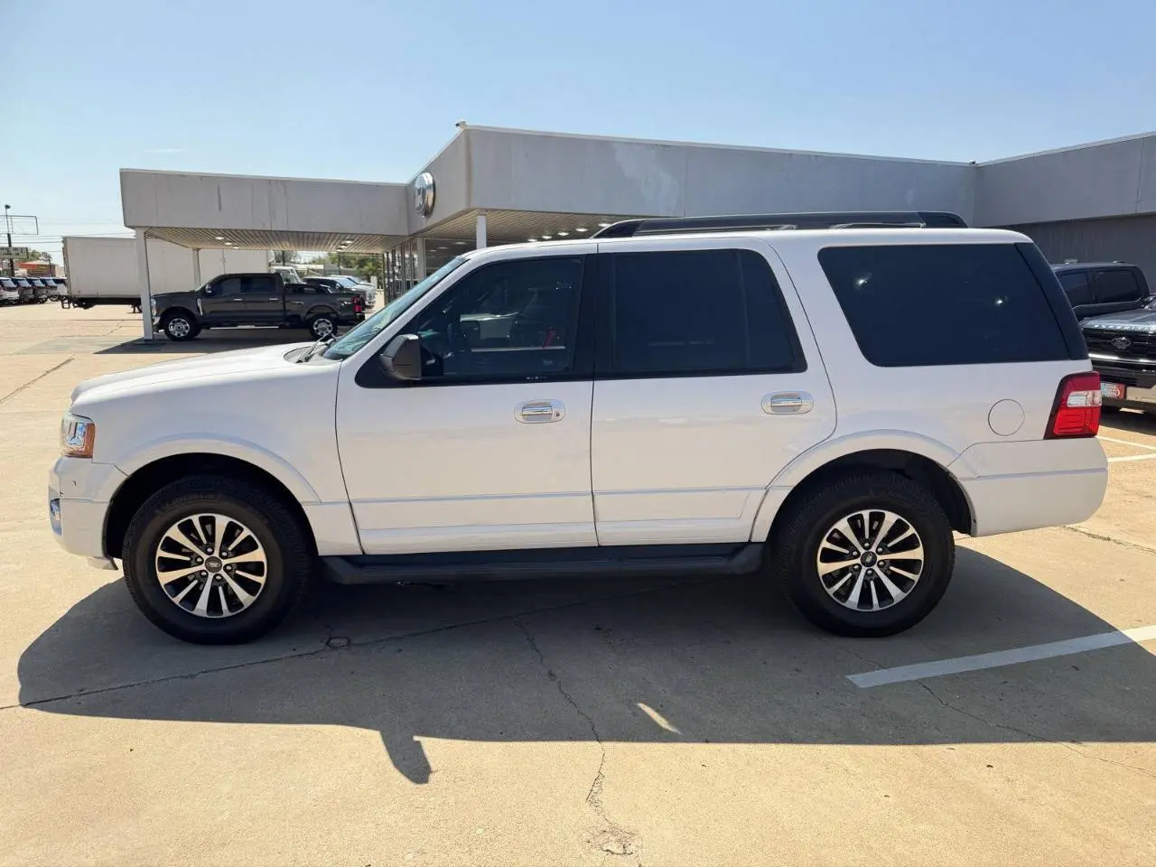 2016 Ford Expedition XLT photo 3