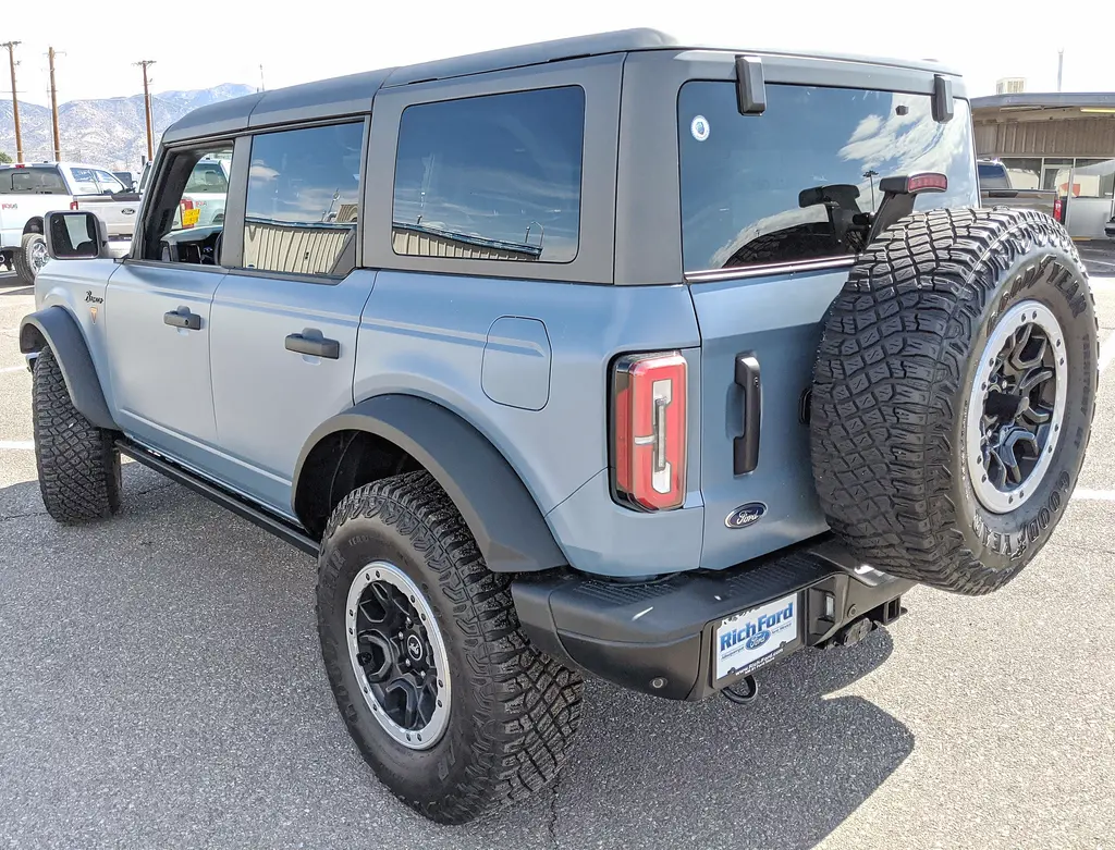 2023 Ford Bronco Badlands 4WD photo 4