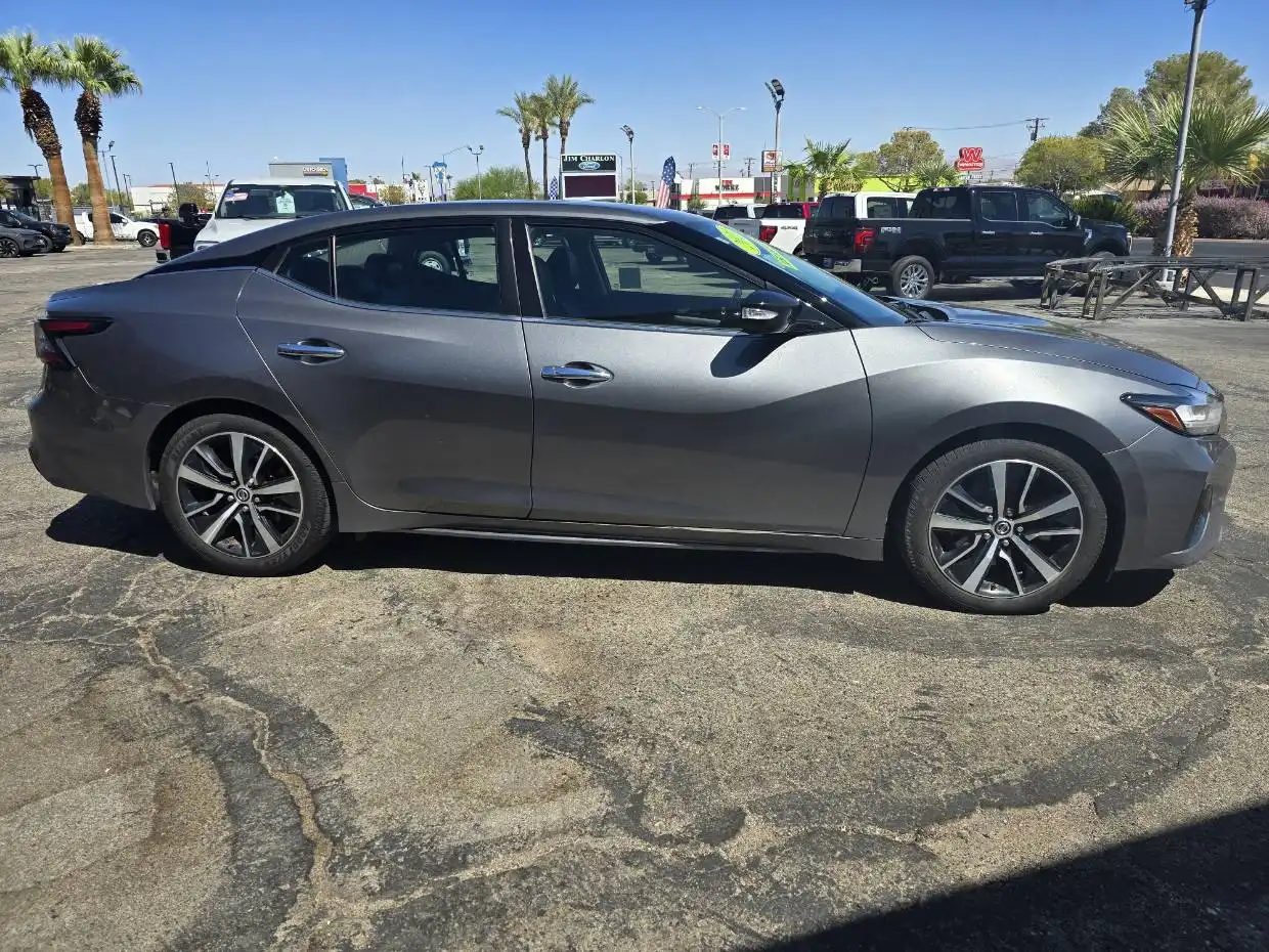 2021 Nissan Maxima SV's photo