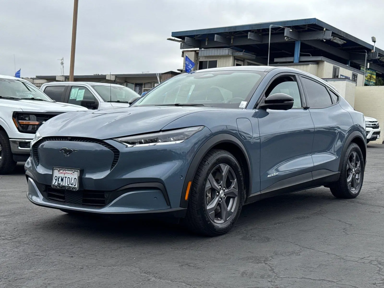 2023 Ford Mustang-Mach-e Select photo 4