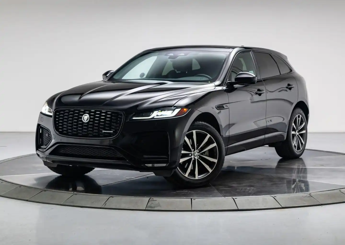 2024 Jaguar F-PACE P250 R-Dynamic S's photo