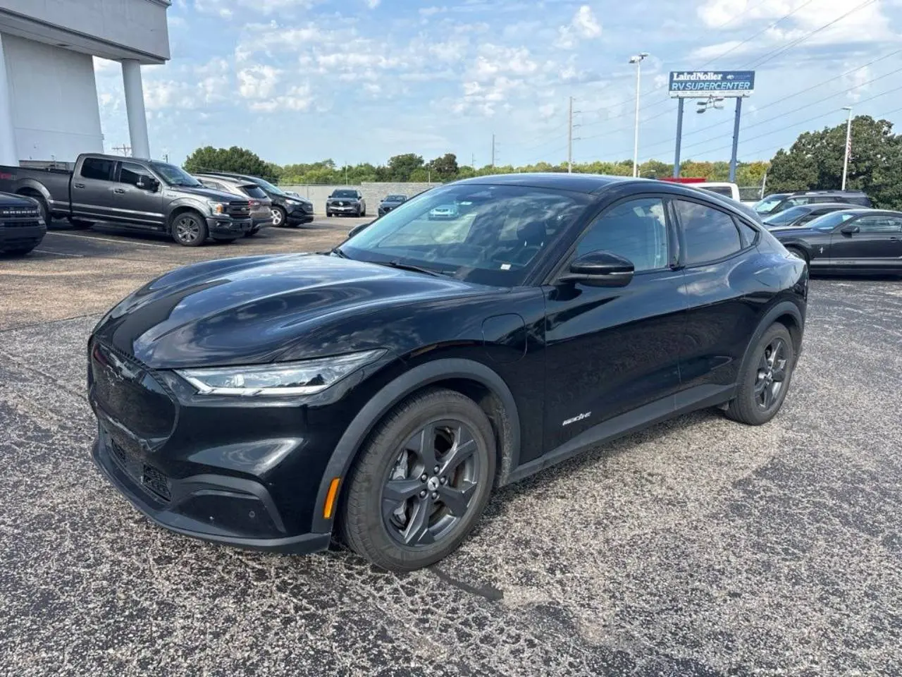 2021 Ford Mustang-Mach-e Select photo 3