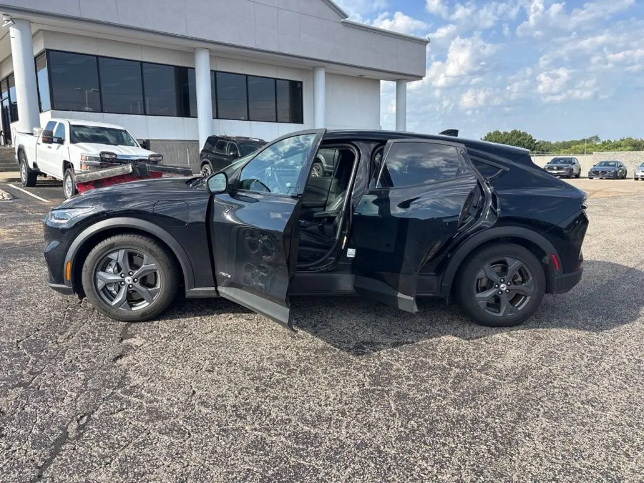 2021 Ford Mustang-Mach-e Select photo 4