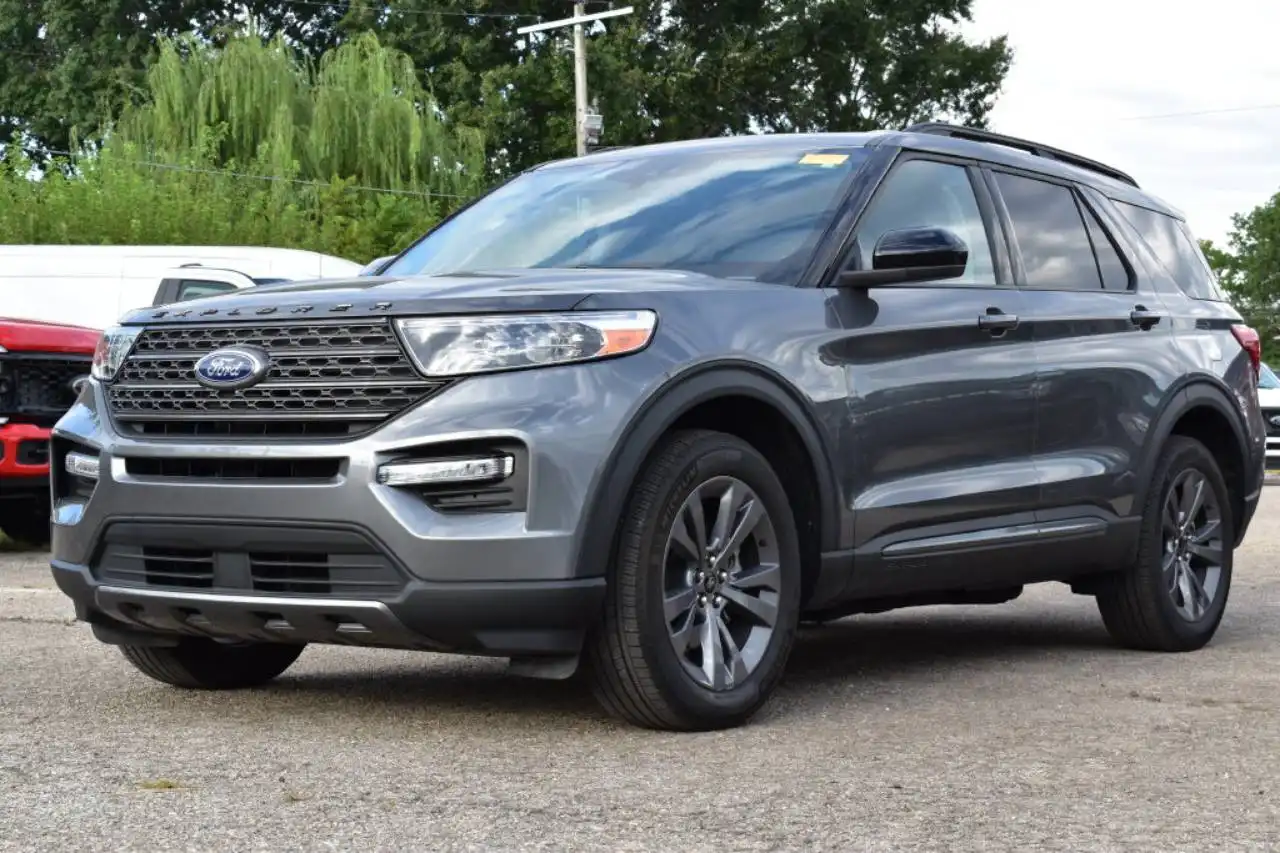 2024 Ford Explorer XLT 4WD's photo