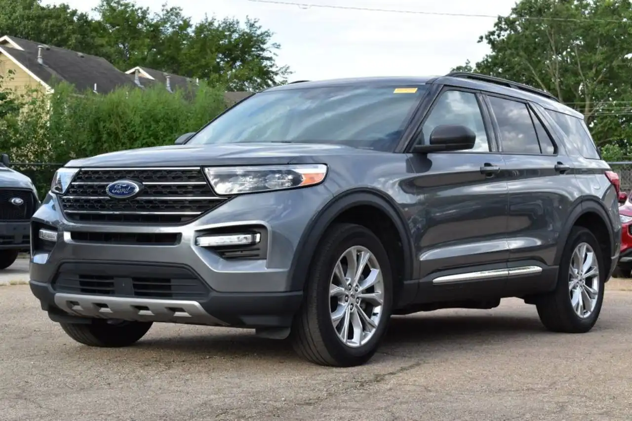 2024 Ford Explorer XLT 4WD's photo