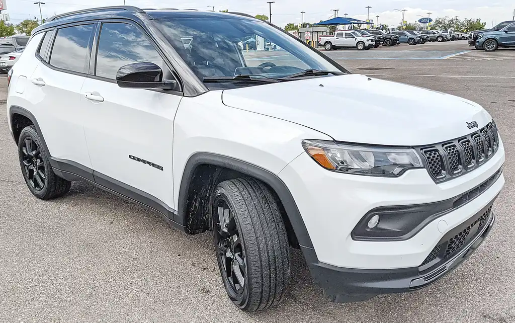 2023 Jeep Compass Altitude 4WD's photo