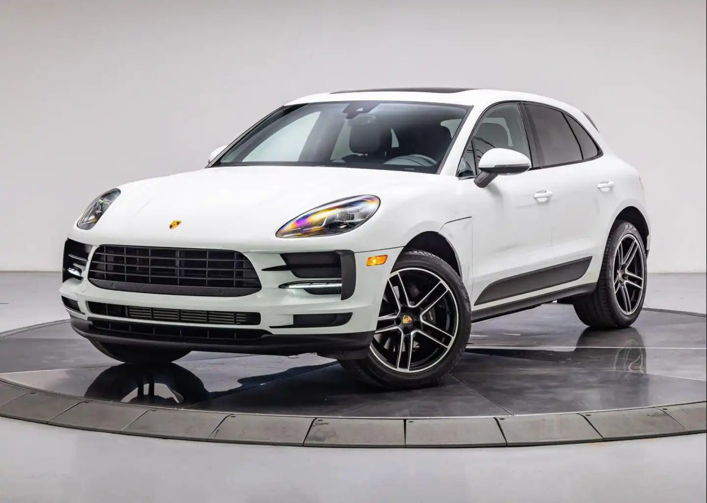 2021 Porsche Macan Base's photo