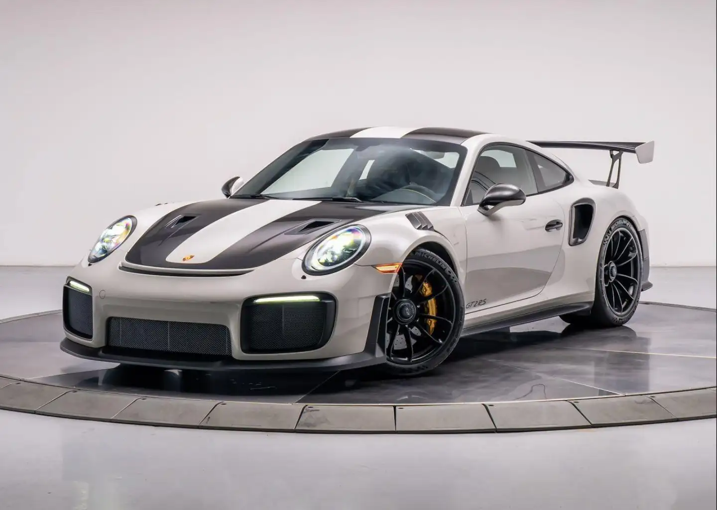 2019 Porsche 911 GT2 RS's photo