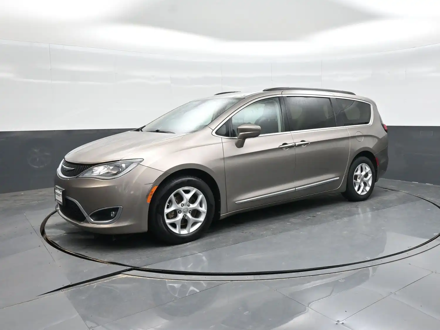 2017 Chrysler Pacifica Touring L's photo