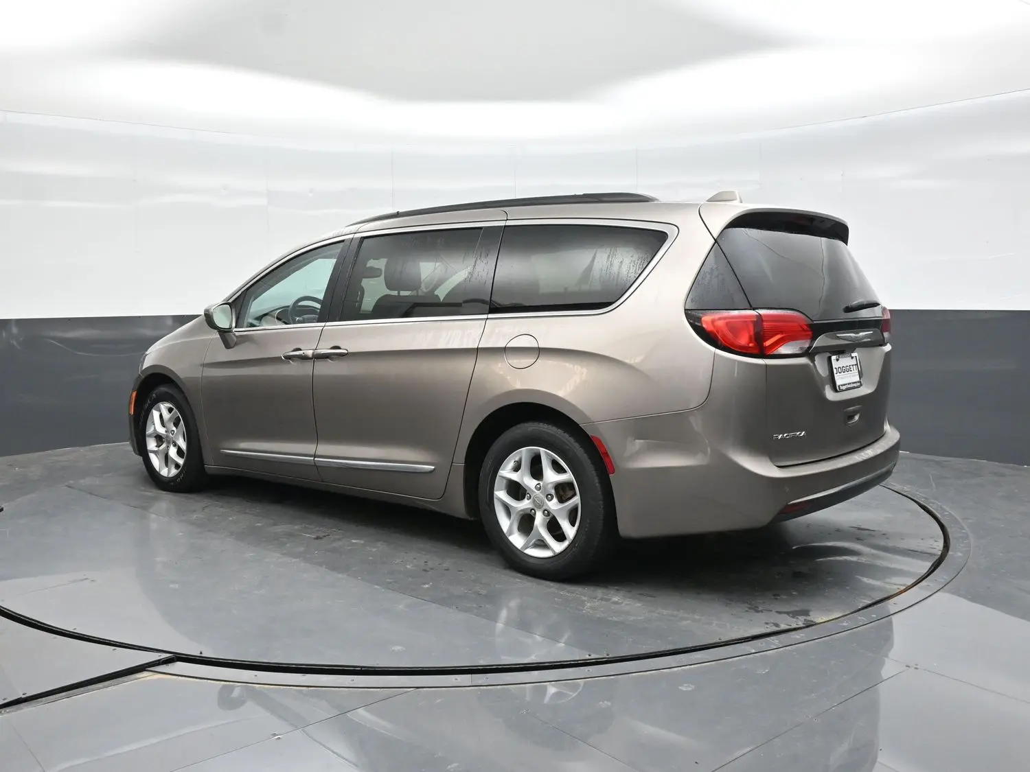 2017 Chrysler Pacifica Touring L photo 4