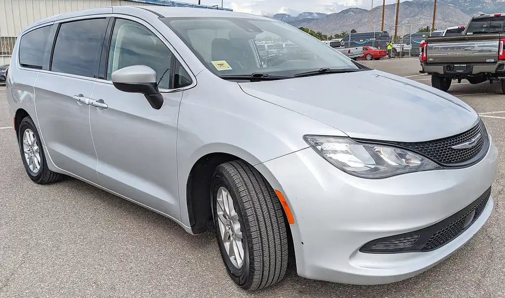 2023 Chrysler Voyager LX's photo