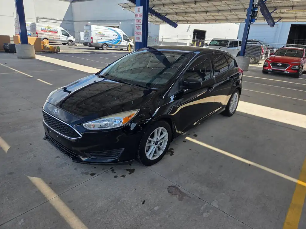 2018 Ford Focus SE Hatchback's photo