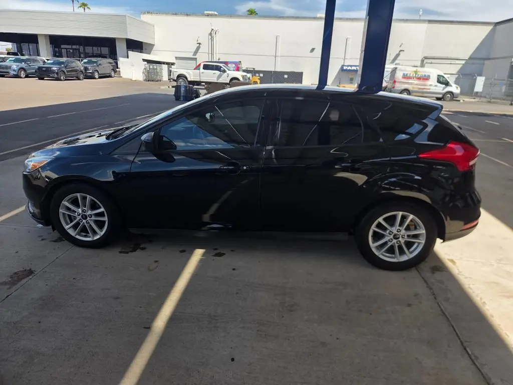 2018 Ford Focus SE Hatchback photo 3