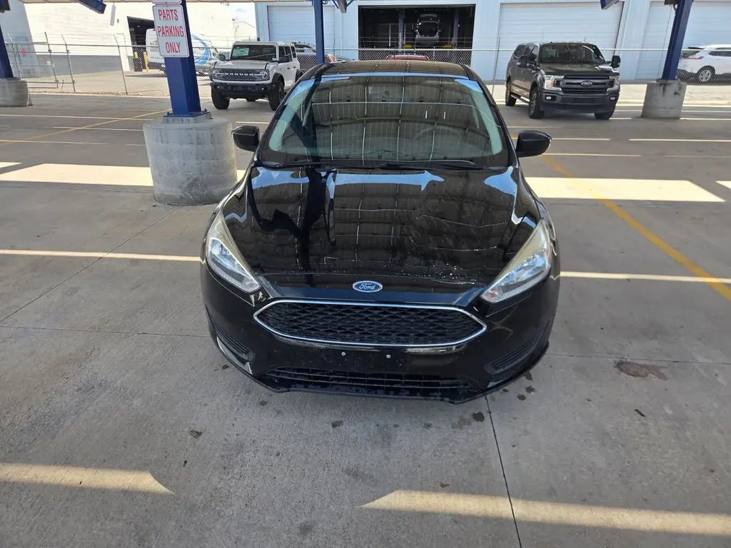2018 Ford Focus SE Hatchback photo 4