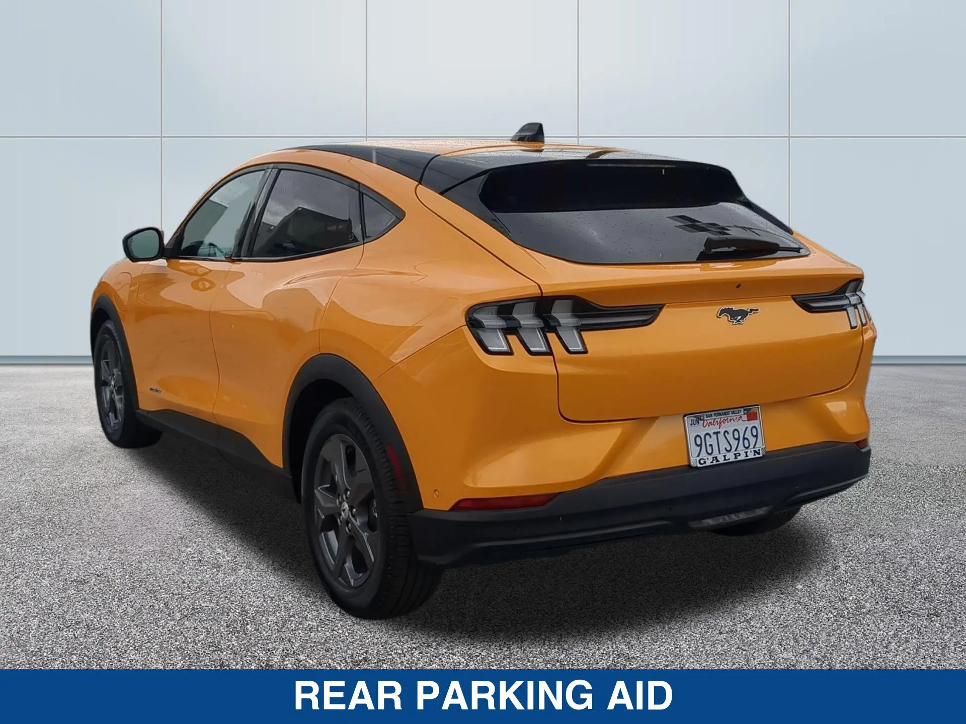 2023 Ford Mustang-Mach-e Select photo 3